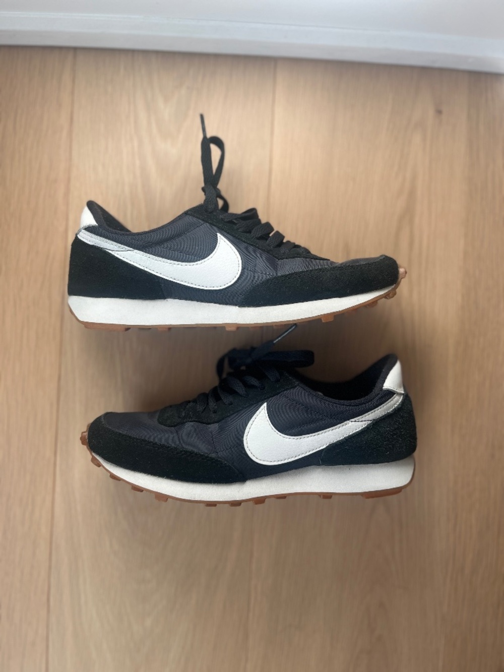 Women’s Nike Daybreak Sneakers - Black/Gum - Size 6